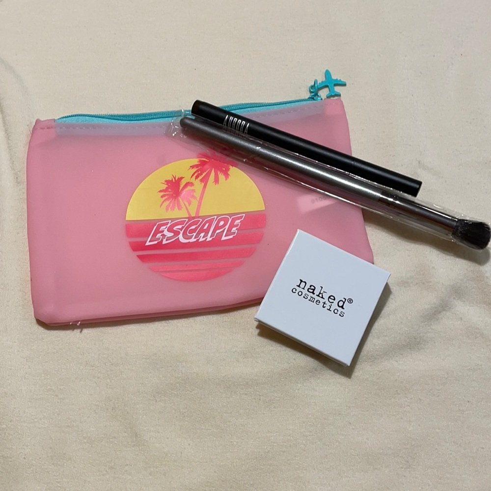 Fun cosmetic bag with your next great eye look!